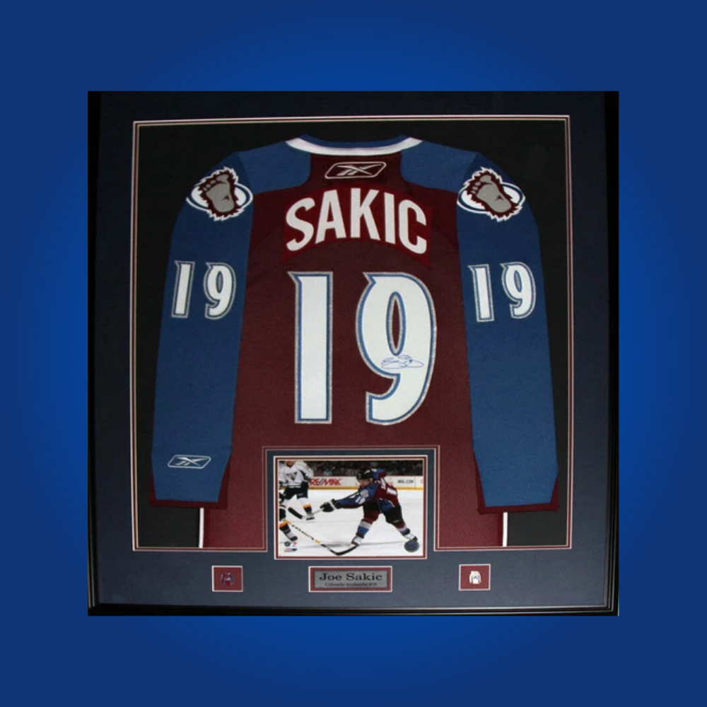 Joe Sakic’s full framed Colorado Avalanche burgundy jersey, autographed by the Hall of Fame captain, is a must-have piece for fans and serious memorabilia collectors.