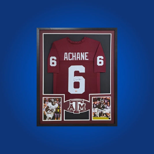 De’Von Achane Signed Full Framed Custom Texas A&M Aggies Jersey – autographed memorabilia, dynamic running back collectible, a highlight for Aggies supporters.