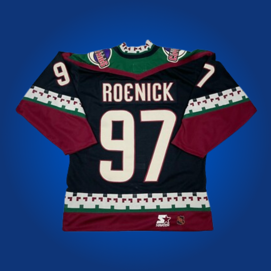 Jeremy Roenick’s HOF white custom jersey, signed and ready for display. A standout piece for fans and collectors, honoring Roenick’s career with the Coyotes and his Hall of Fame induction.